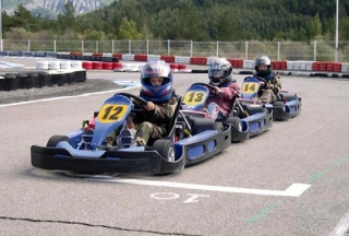  Karts en el punto de partida 